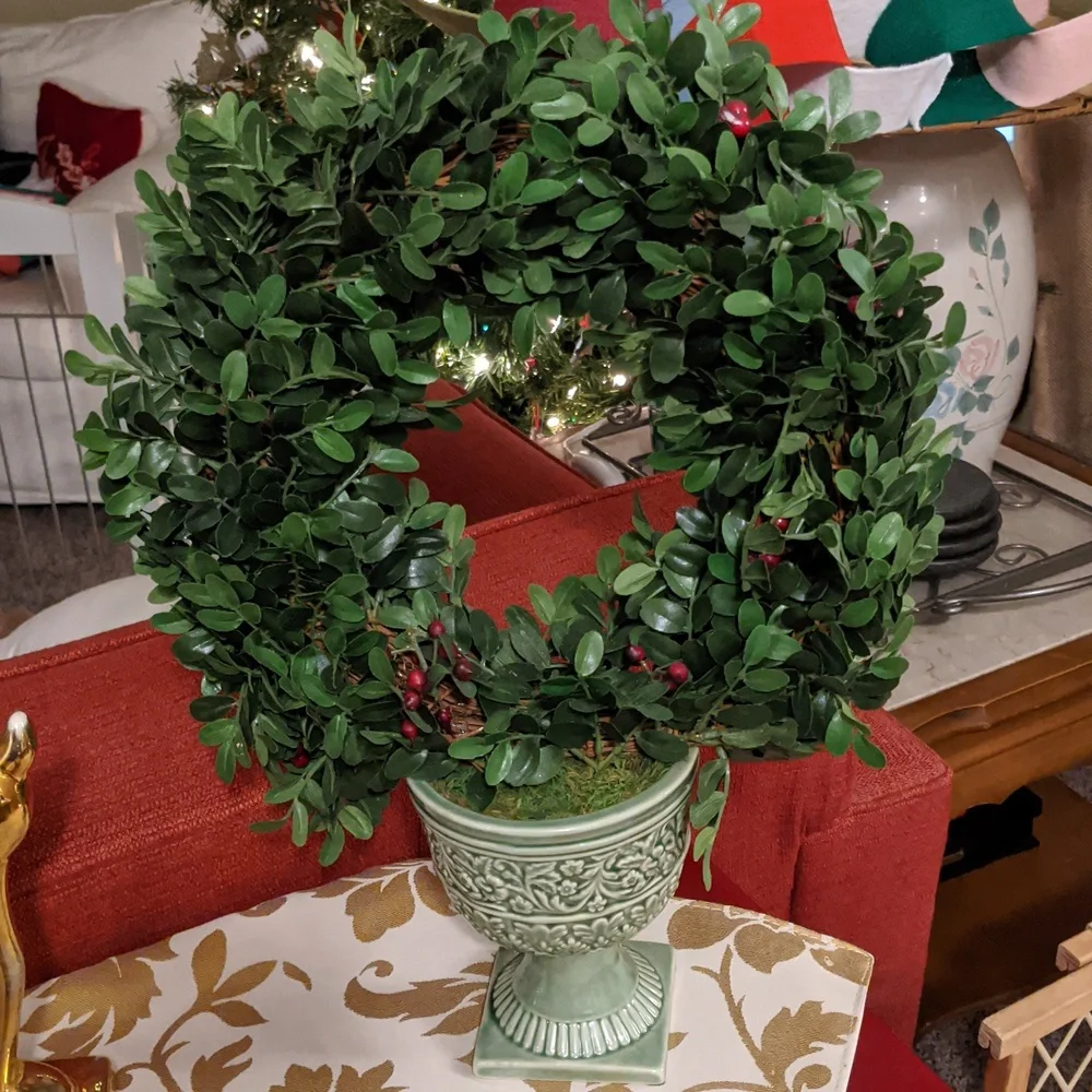 Faux Boxwood Wreath Red Berry Topiary Ceramic Glaze Vase IndoorOutdoor Greenery